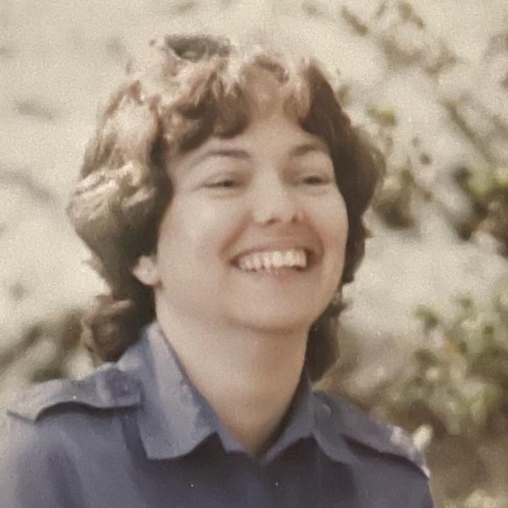 Meet your Posher, Ellis